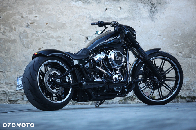 Harley-Davidson Softail Breakout - 28