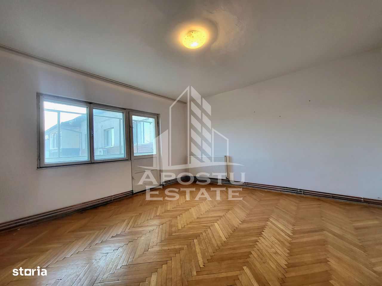 Apartament cu 3 camere si 2 bai, decomandat, zona Lipovei