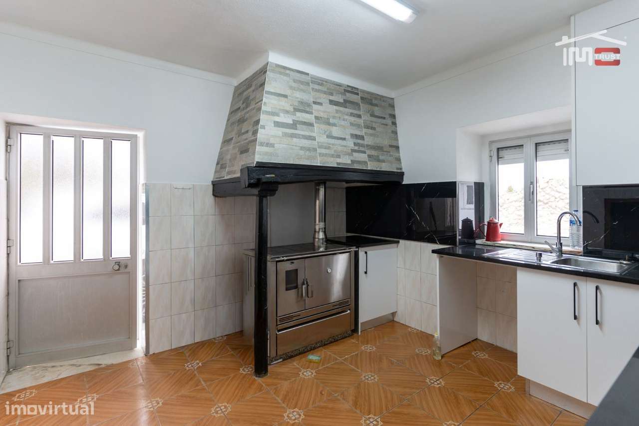 MORADIA T2 SEMI MOBILADA COMPARQUEAMENTO EM VILAR DOS PRAZERES OUREM - Grande imagem: 3/14