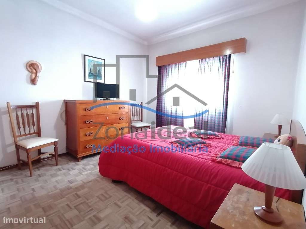 MORADIA COM 2 PISOS , OITO DIVISÕES, GARAGEM E LOGRADOURO - LOCALIZ...-8