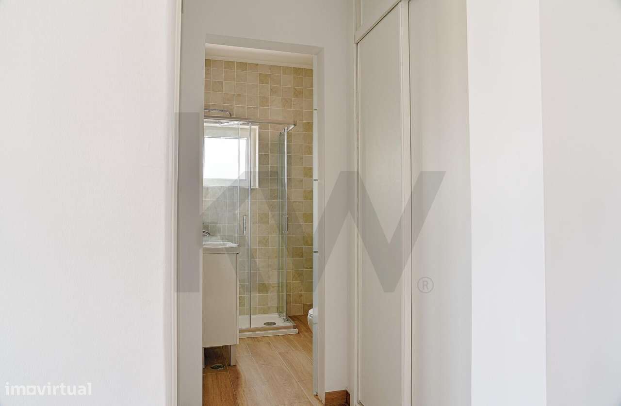 Apartamento T1 totalmente remodelado na Rua Vasco da Gama Fernandes --11