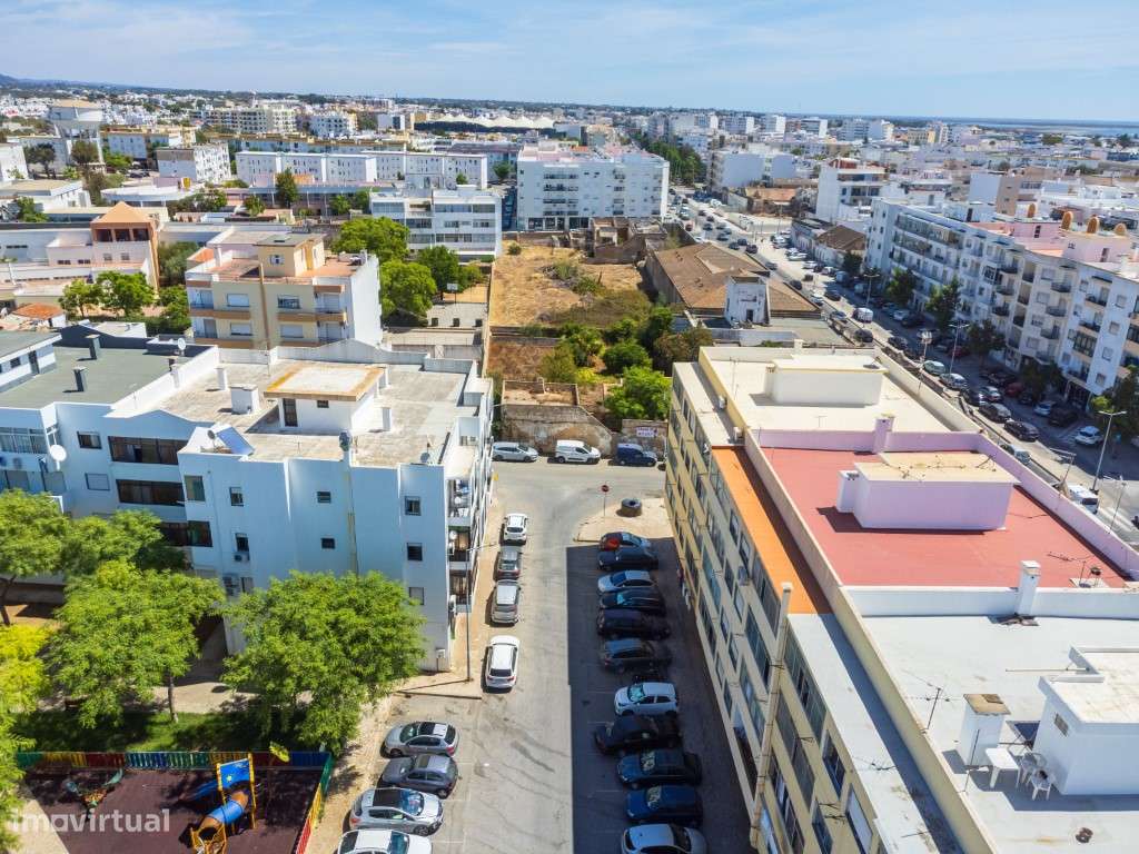 Terreno com Casa em ruínas no Centro de Olhão-31