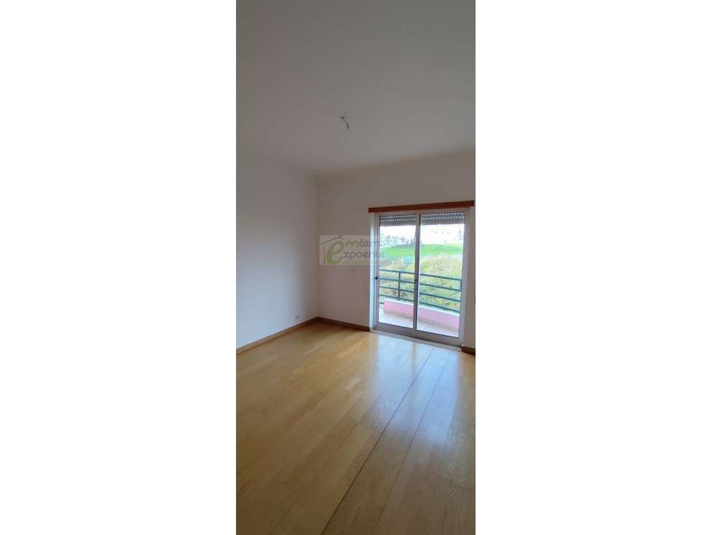 Arrenda-se Apartamento T3 - 4º andar - Com elevador T. Novas - Grande imagem: 4/12