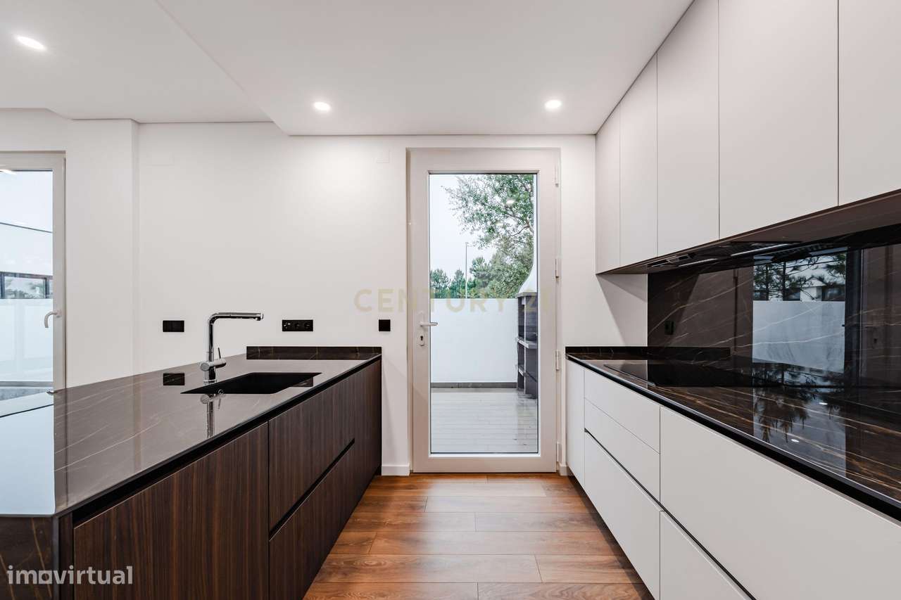 Moradia T3 Nova com Piscina em Palmela - Urbanização calma junto à A33-7