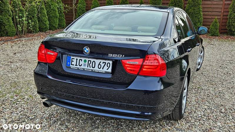 BMW Seria 3 320i - 13