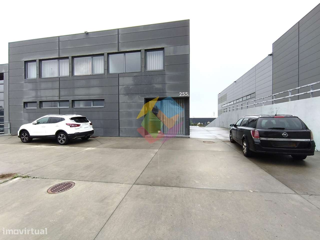 Pavilhão Empresarial Pronto a Utilizar – Fiães!-1