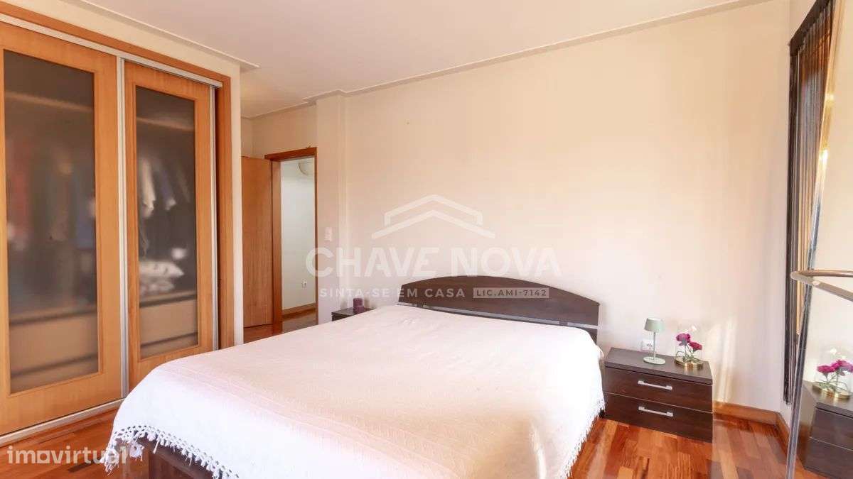 Moradia V3 de quatro frentes - Perosinho-24