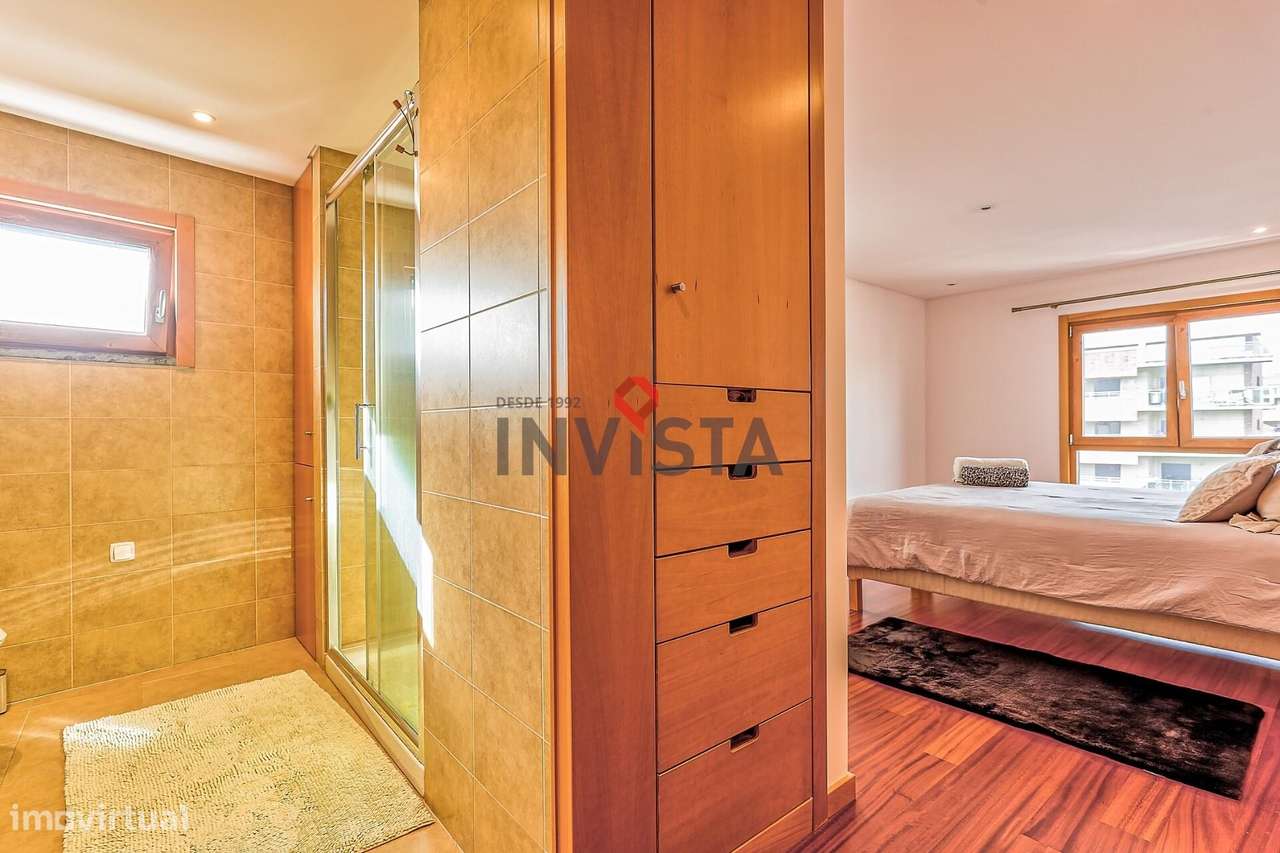 T3 com varanda e box dupla na Urbanização da Malvarosa-23