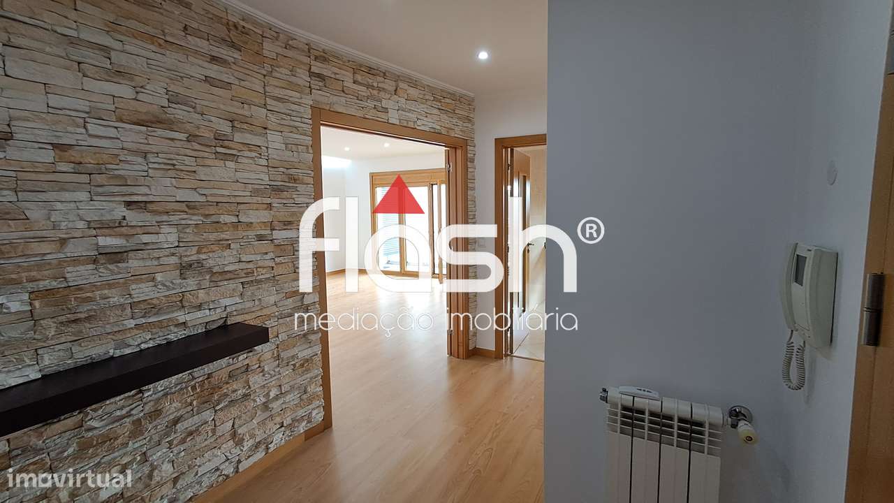 Apartamento T3 com 4 parqueamentos em Odivelas-20