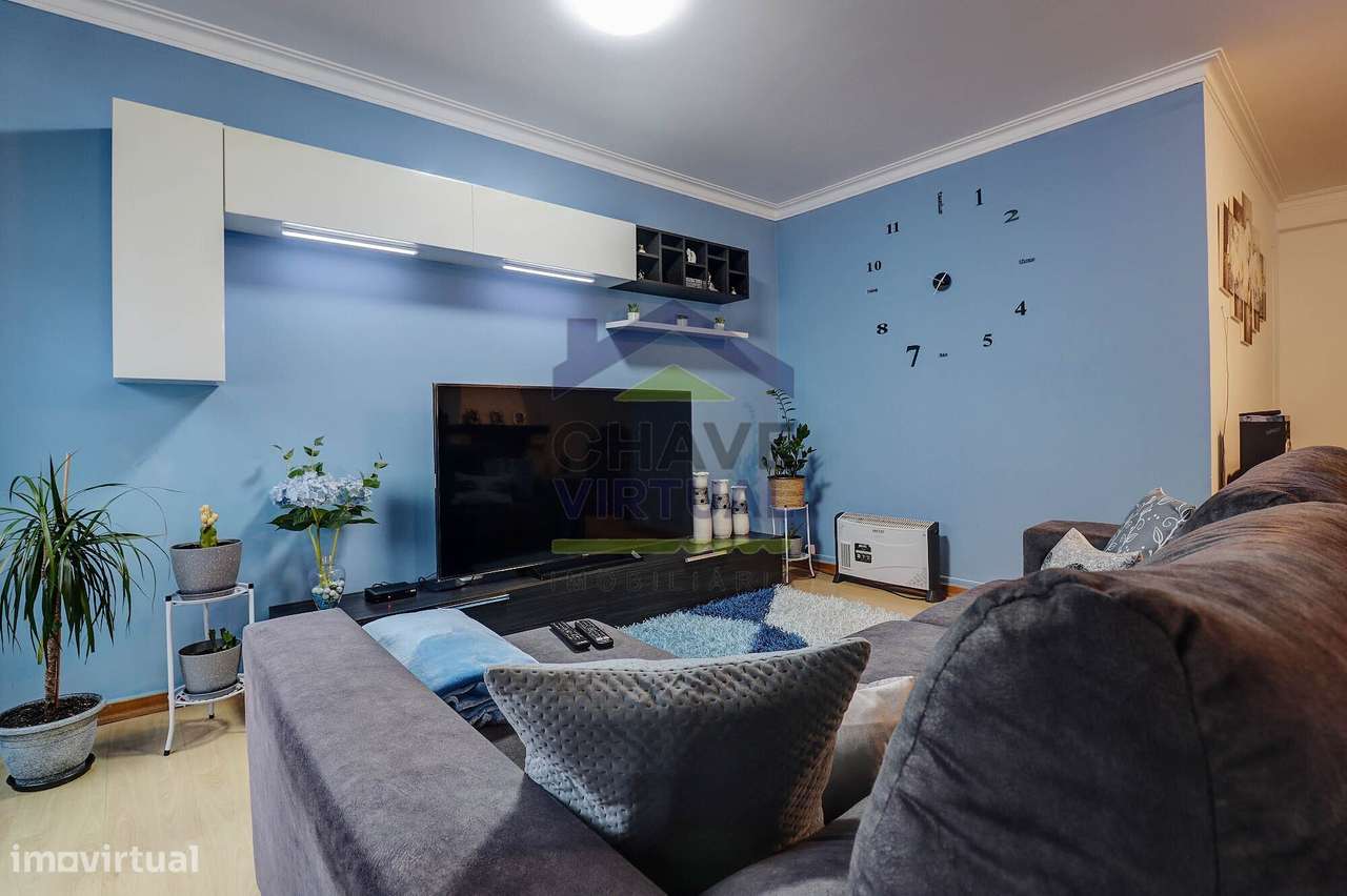 Apartamento T3 com Sótão Amplo - Centro Bombarral-11