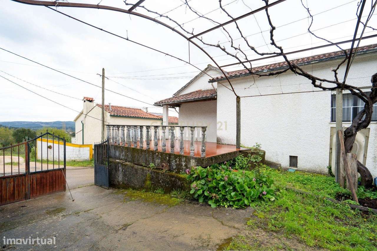 Moradia T3 + 1, com Terreno, em Vila Nova de Poiares-28