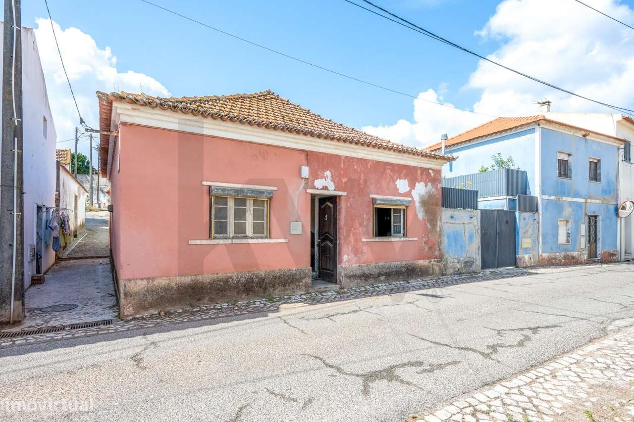 Moradia terrea de 4 assoalhadas no Cercal, Cadaval distrito de Lisboa-0