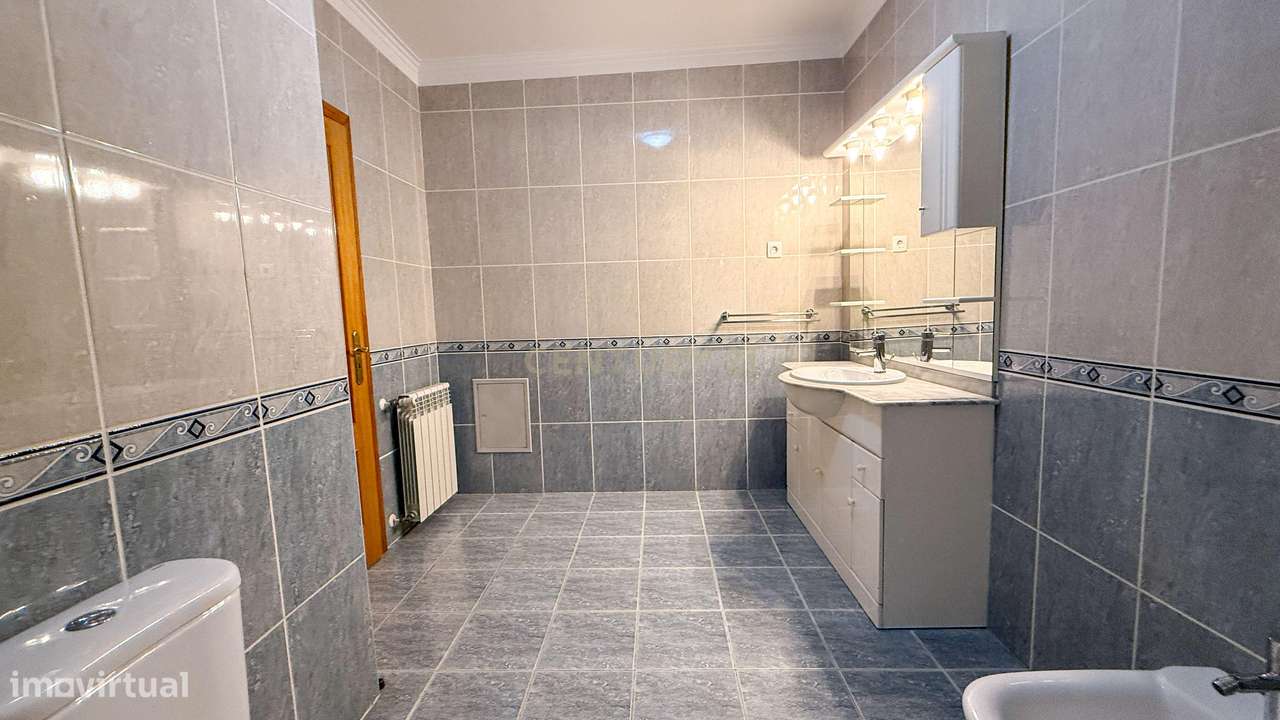 Apartamento T3 no centro de Viseu-8