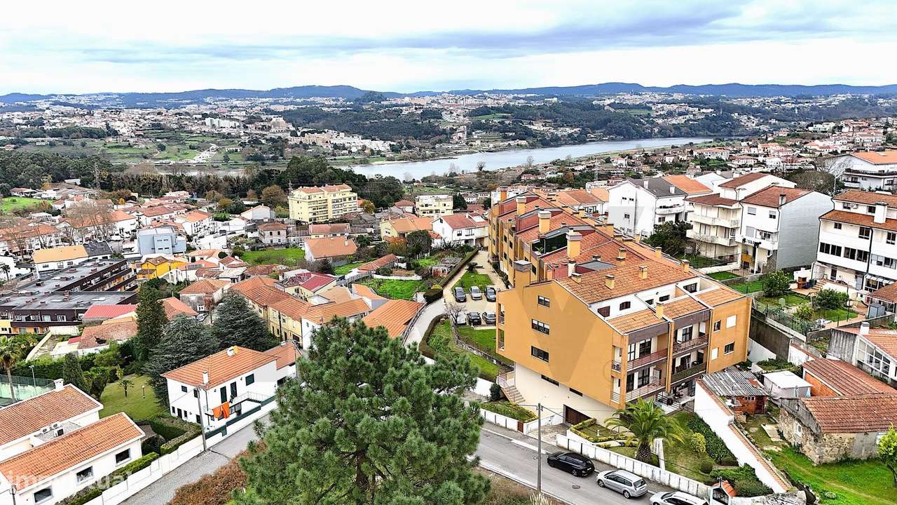 Apartamento T3 c/ 233m2 | Garagem 2 Carro | Enorme Varandas | Elevador-42