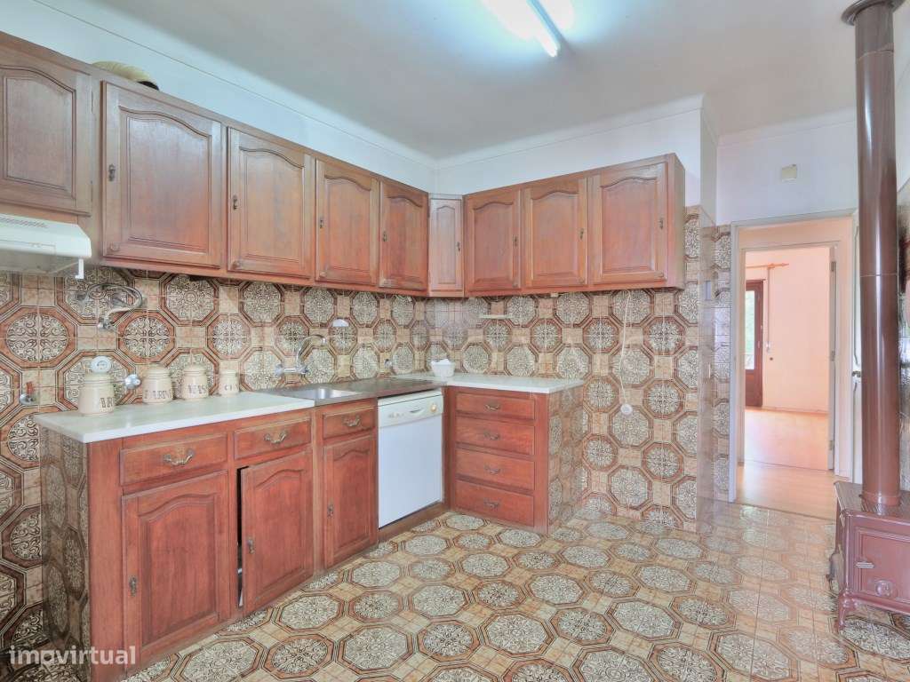 Moradia Isolada T4+2 com Garagem em Mem Martins-25