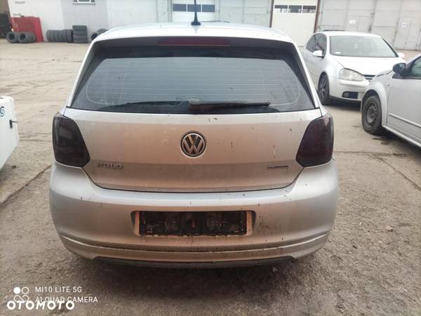 VW Polo 6r 1.2 TDI 2010 srebrny na części - 12