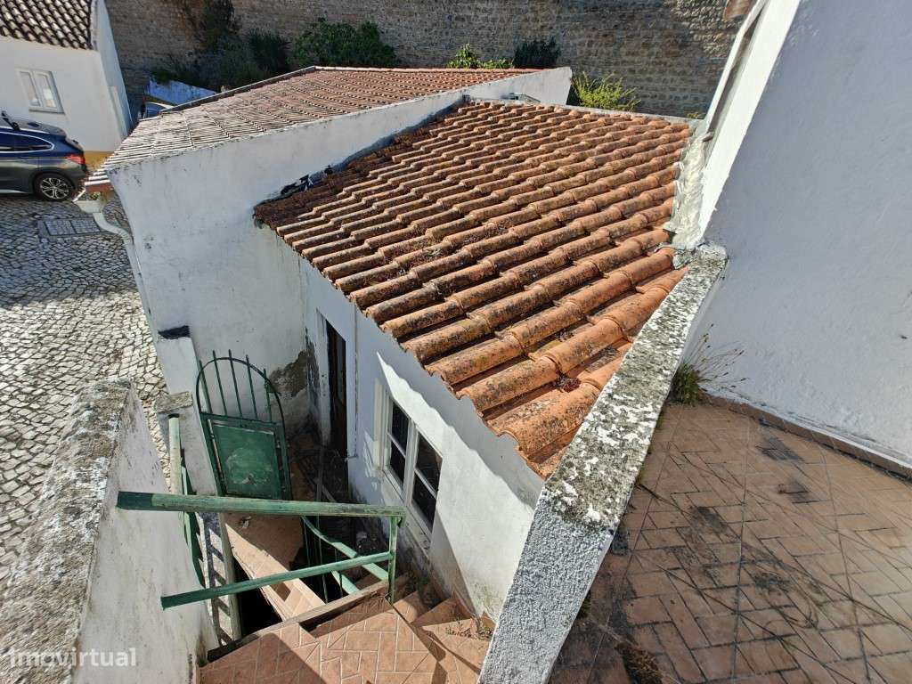 Moradia junto às muralhas do Castelo de Óbidos-32