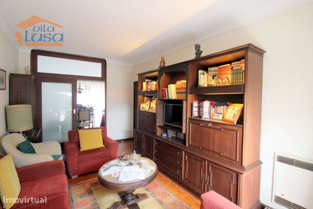 Moradia T4 Carvalhido, 2 garagens e pequeno quintal - Grande imagem: 5/14