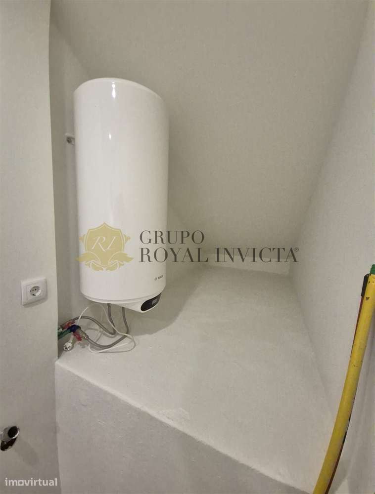 Oportunidade – Apartamento T2 Remodelado no Porto-16