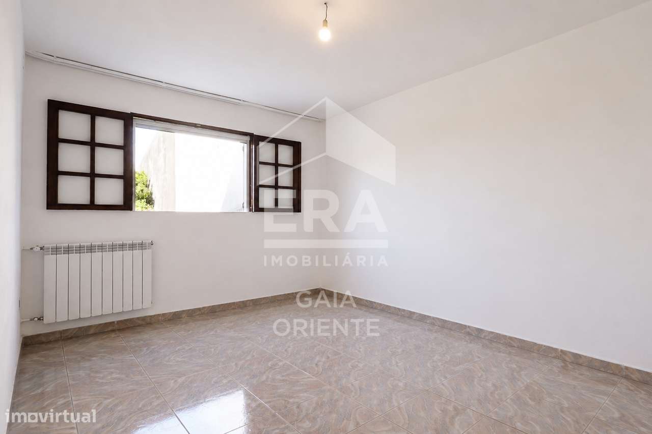Moradia T4 Com Jardim e Garagem-29