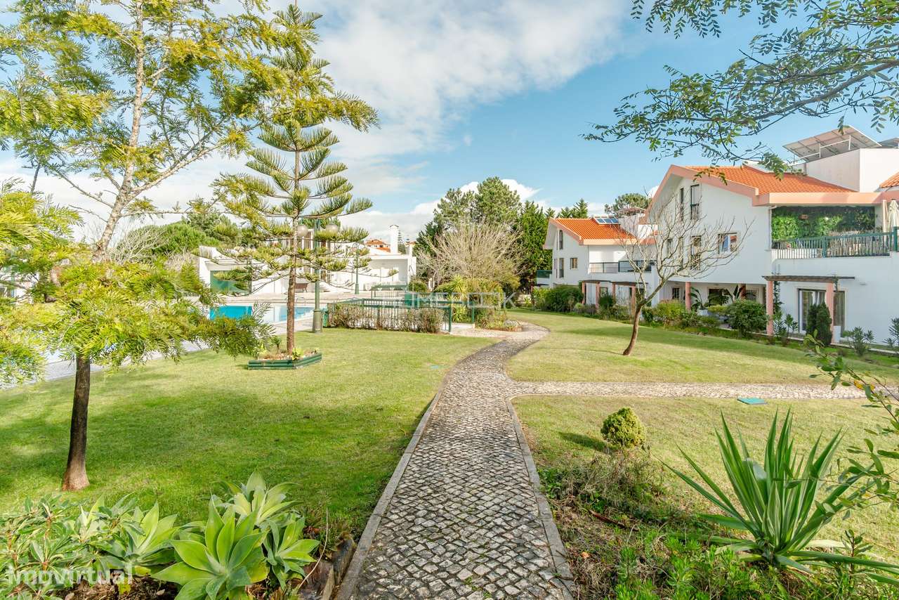 Moradia T5 renovada em condomínio fechado com piscinas, campo de ténis-54