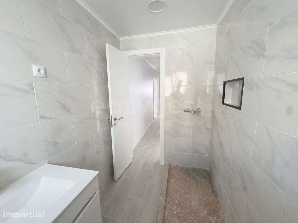 Espetacular Apartamento T3 com logradouro em Amora-8