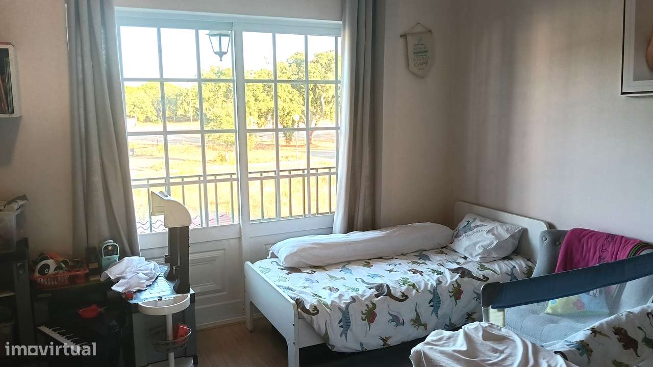 Moradia T3 em banda | 2 pisos e quintal, estimada | área  de 214m2-35