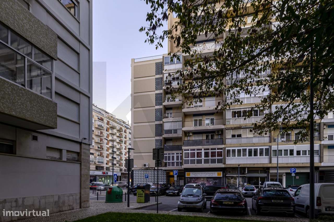 Oportunidade Única: Apartamento T4 Exclusivo em S. Domingos de Benfica - Grande imagem: 2/36