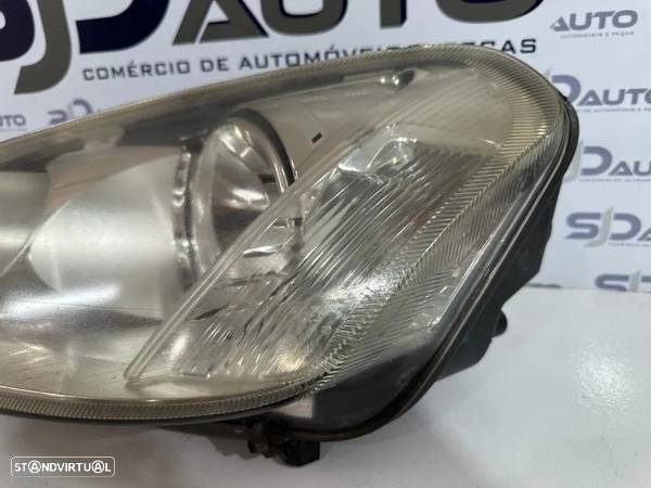 Farol Direito / Esquerdo - Ford C-Max - 5