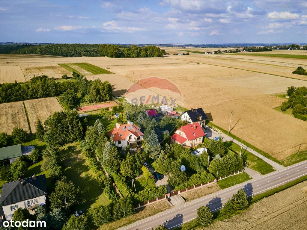 Klimatyczny dworek z basenem i kortem tenisowym-3