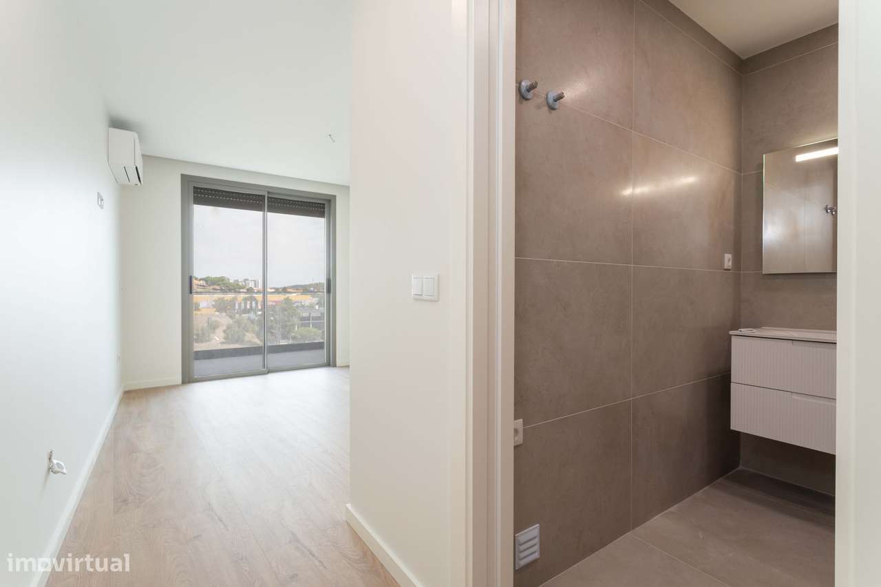Apartamento T3 Novo a Estrear | 3 Suites | Vista Rio | Garagem Box | C-36