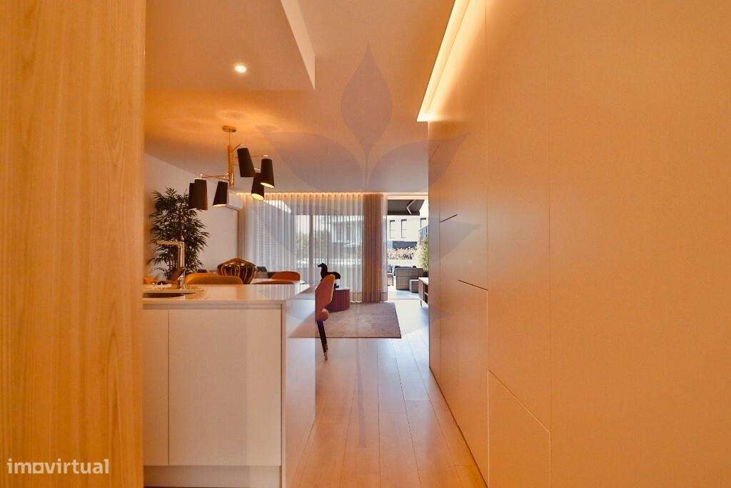 Vende-se T3 Duplex - Condominio Fechado - Como Novo - Empreendimento V-14