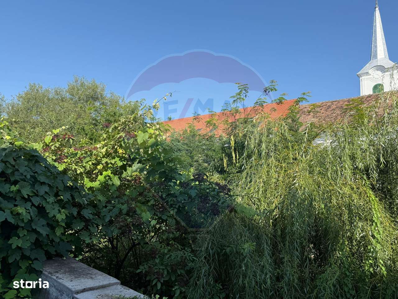 Casă insiruită cu 3 camere cu intrare și curte proprie în Centru Turda-7