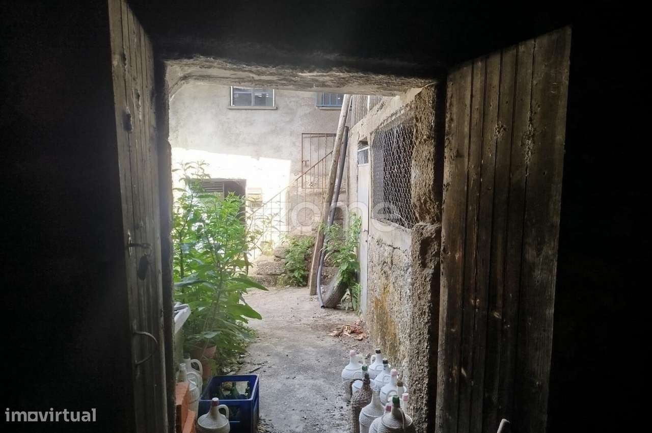 Duas Moradias em Pedra na Beira Alta – Oportunidade Única-28