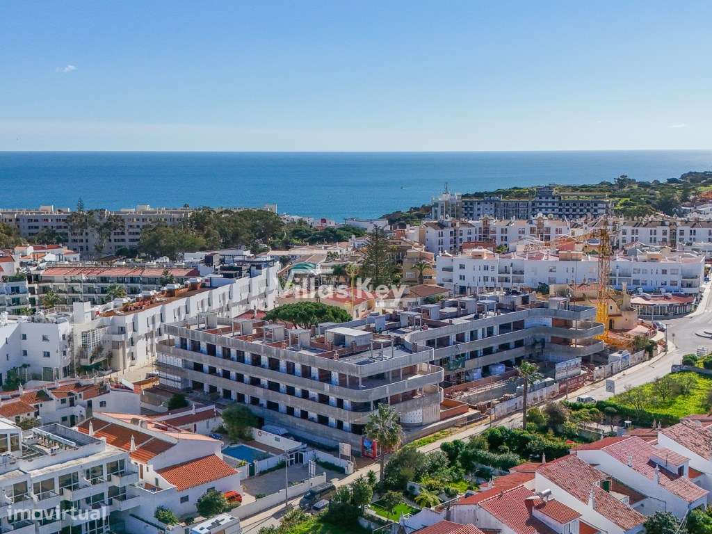 Apartamento com terraço muito amplo e piscina perto da Praia D. Ana... - Grande imagem: 5/20