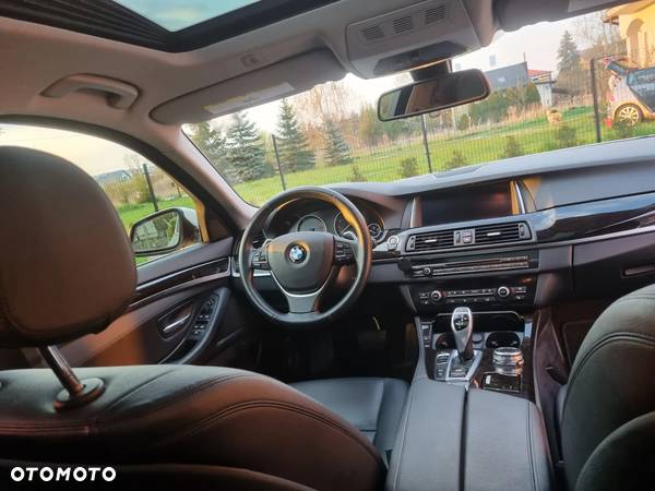 BMW Seria 5 528i xDrive Luxury Line - 11