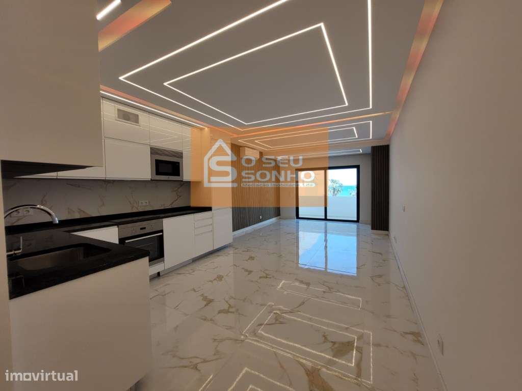 Apartamento T2 na Primeira Linha de Quarteira com Vista Mar-1