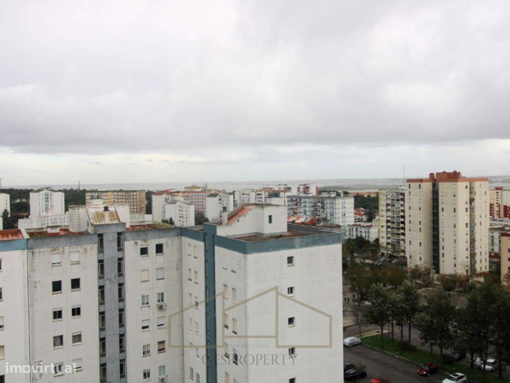Apartamento T3 no Laranjeiro-21