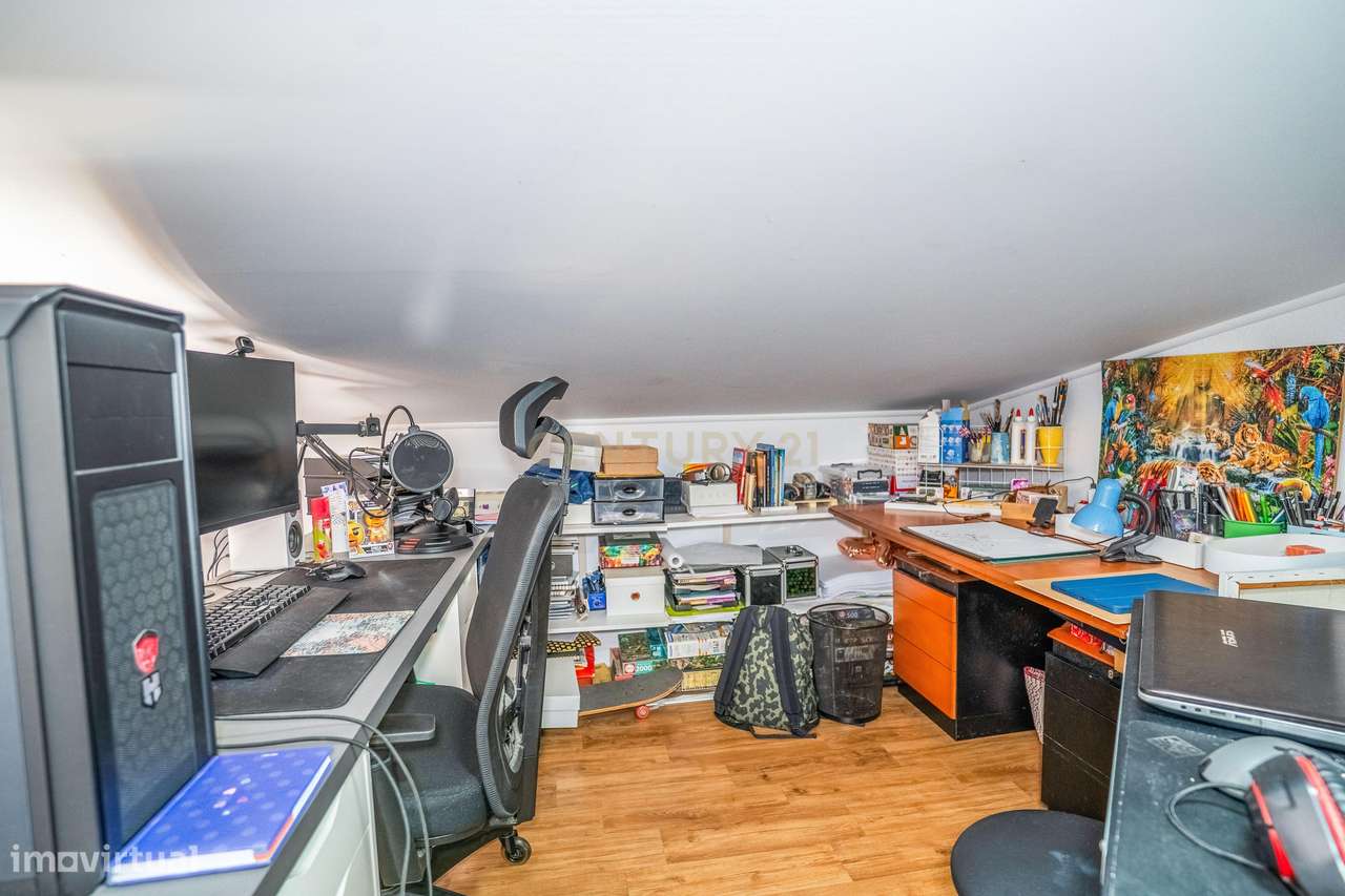 Apartamento Duplex T3+2 com Garagem Box-28