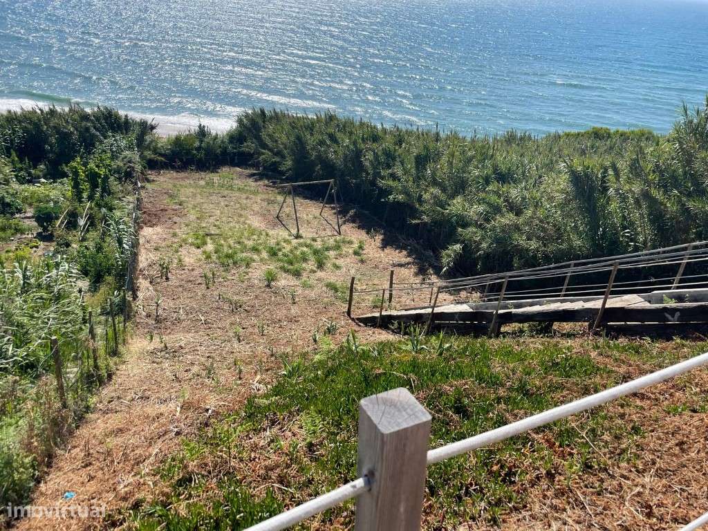 Moradia isolada V2+2 com vista mar na Praia da Légua-28