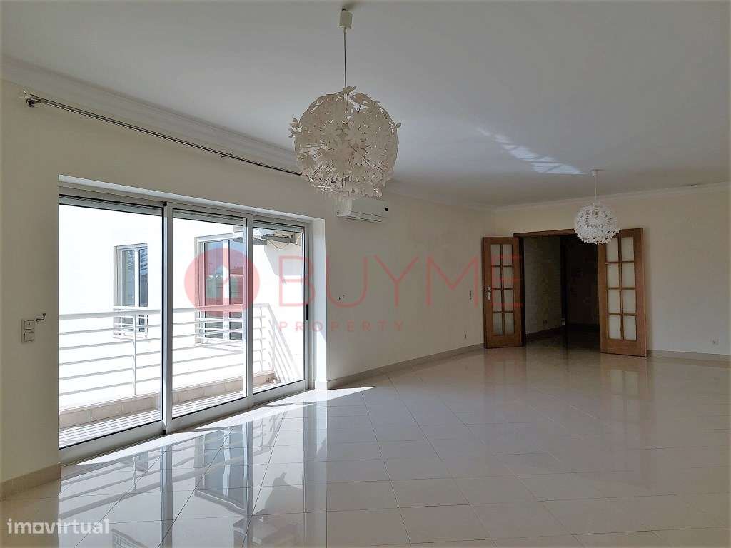 Apartamento T3 Moderno com Varanda na Marina de Vilamoura - Grande imagem: 4/23