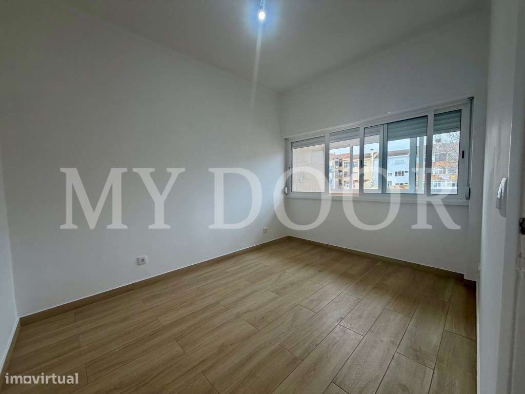 Apartamento p/ Venda - T2 - Barreiro - 2º andar - Central-26