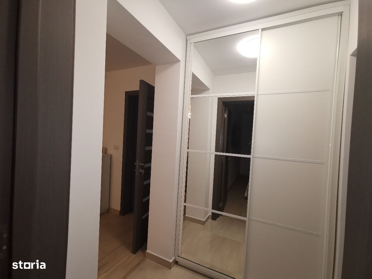 Apartament 3 camere complet renovat etaj 3