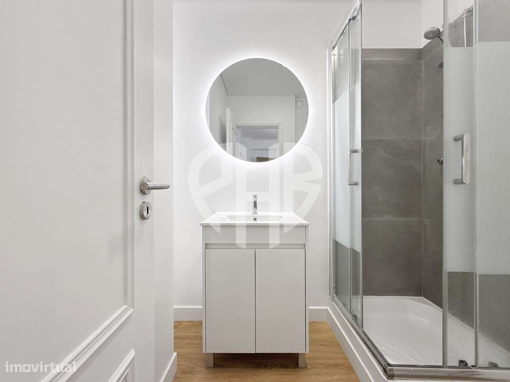 Apartamento T3 Totalmente Remodelado // Estrada da Luz-20