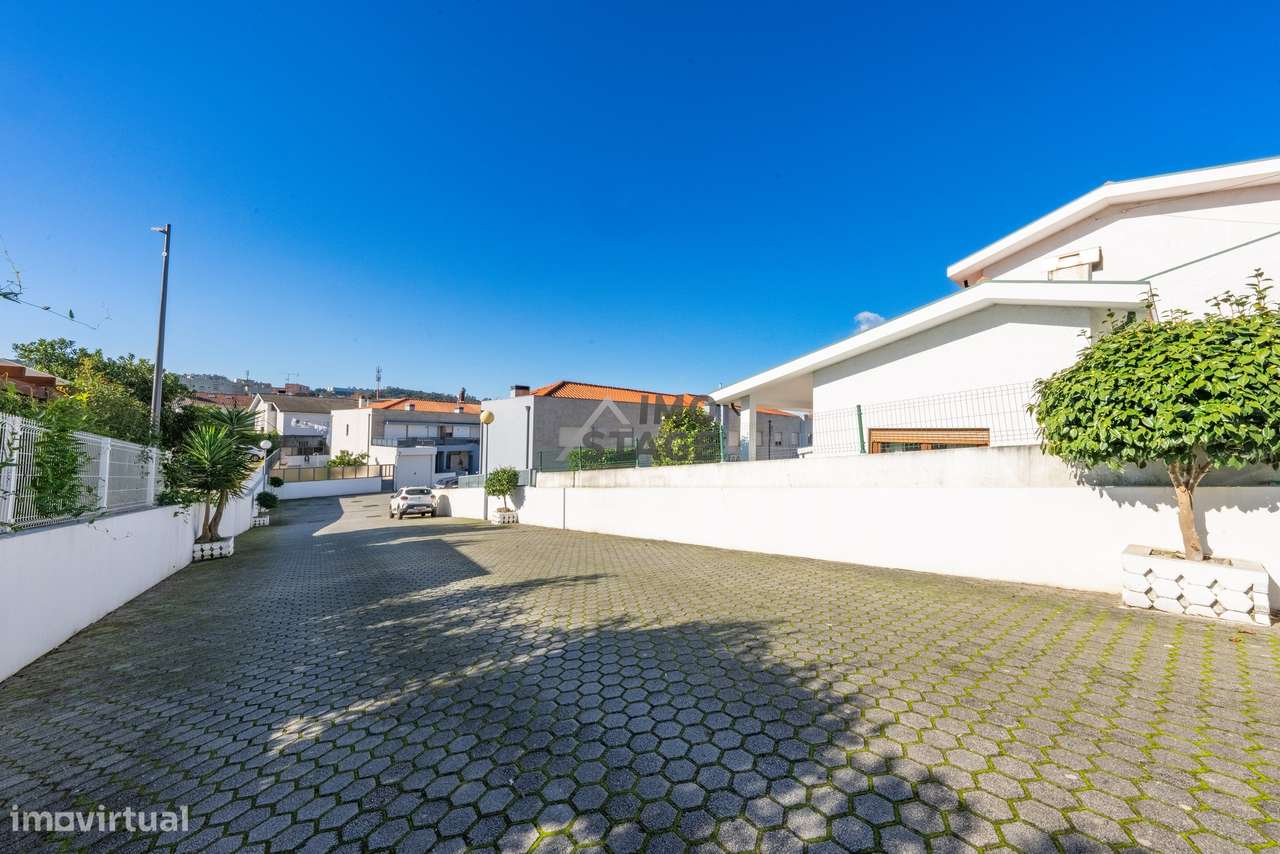 Moradia T3 de Luxo em Condomínio no Centro de Valongo-30