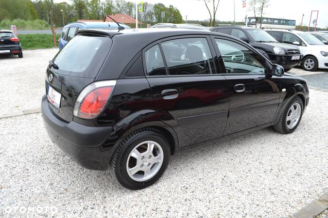 Kia Rio 1.4 Optimum + - 14