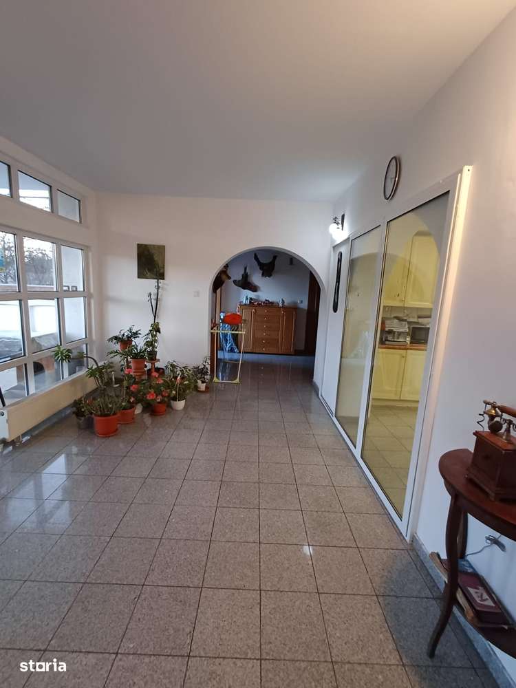 Casa de vanzare Codlea 299.00 euro - 7 camere,300 mp -  834 mp curte.-19