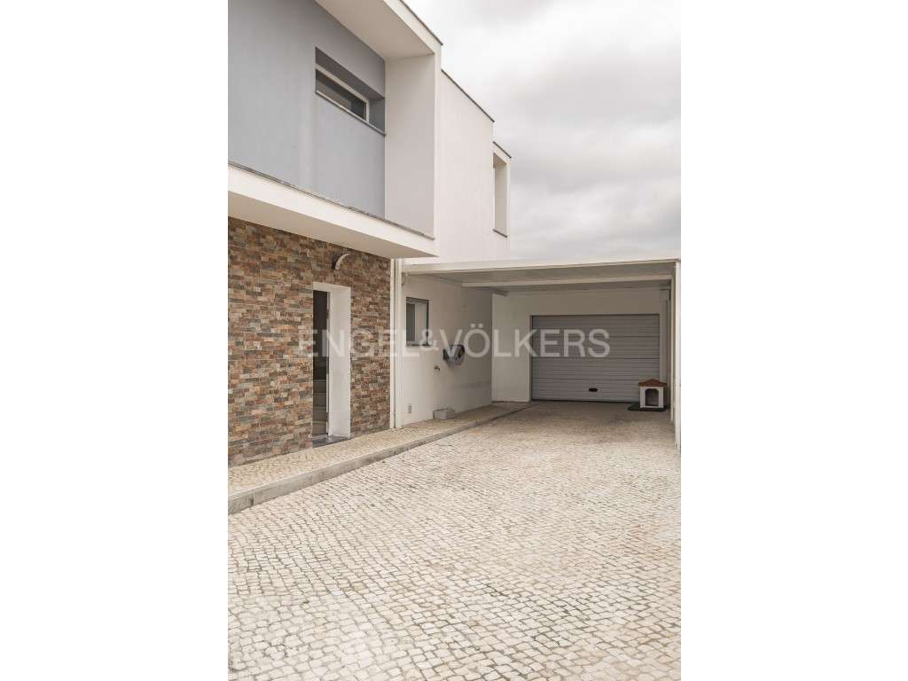 Moradia T4 moderna de luxo em Fernão Ferro-41