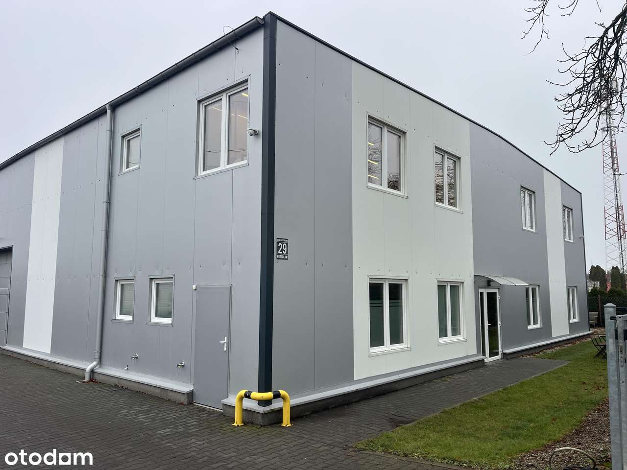 Hala magazynowa 870 m² z parkingiem i biurem