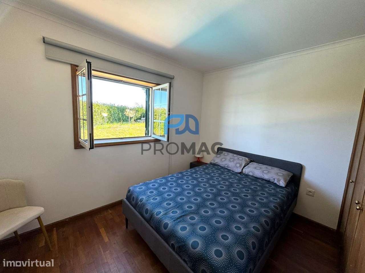 Moradia com excelente área, piscina e plena privacidade-23